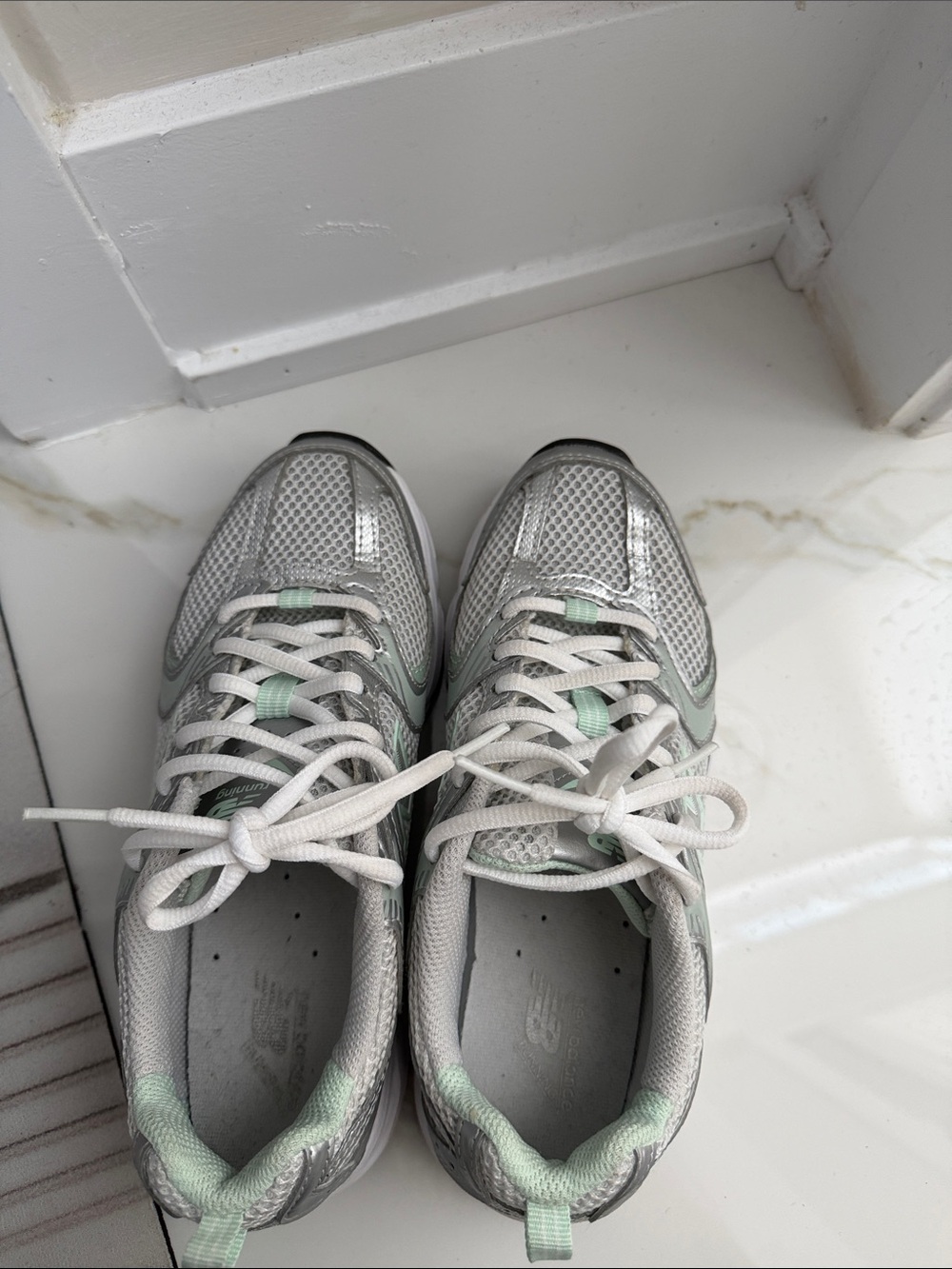 New Balance Women’s Silver and Mint 530 Mesh Running Sneakers - Picture 2 of 7